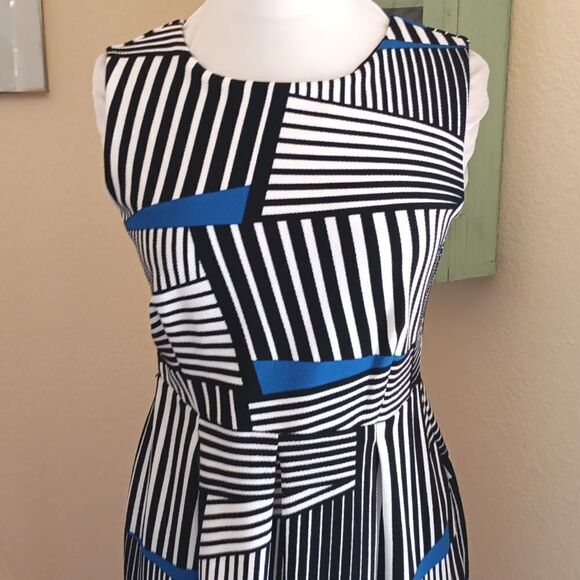 Enfocus Studio Bold Graphic Knit Dress - Picture 2 of 10